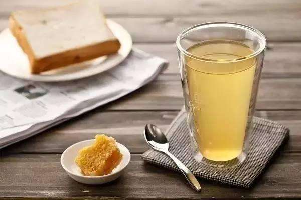 为什么喝蜂蜜水可以解酒？